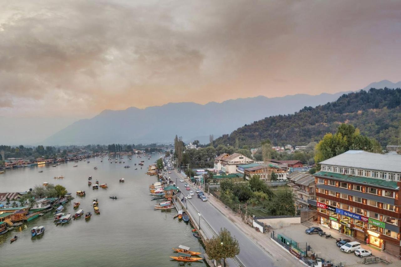 Hotel 11 Boulevard Srinagar  Exterior photo