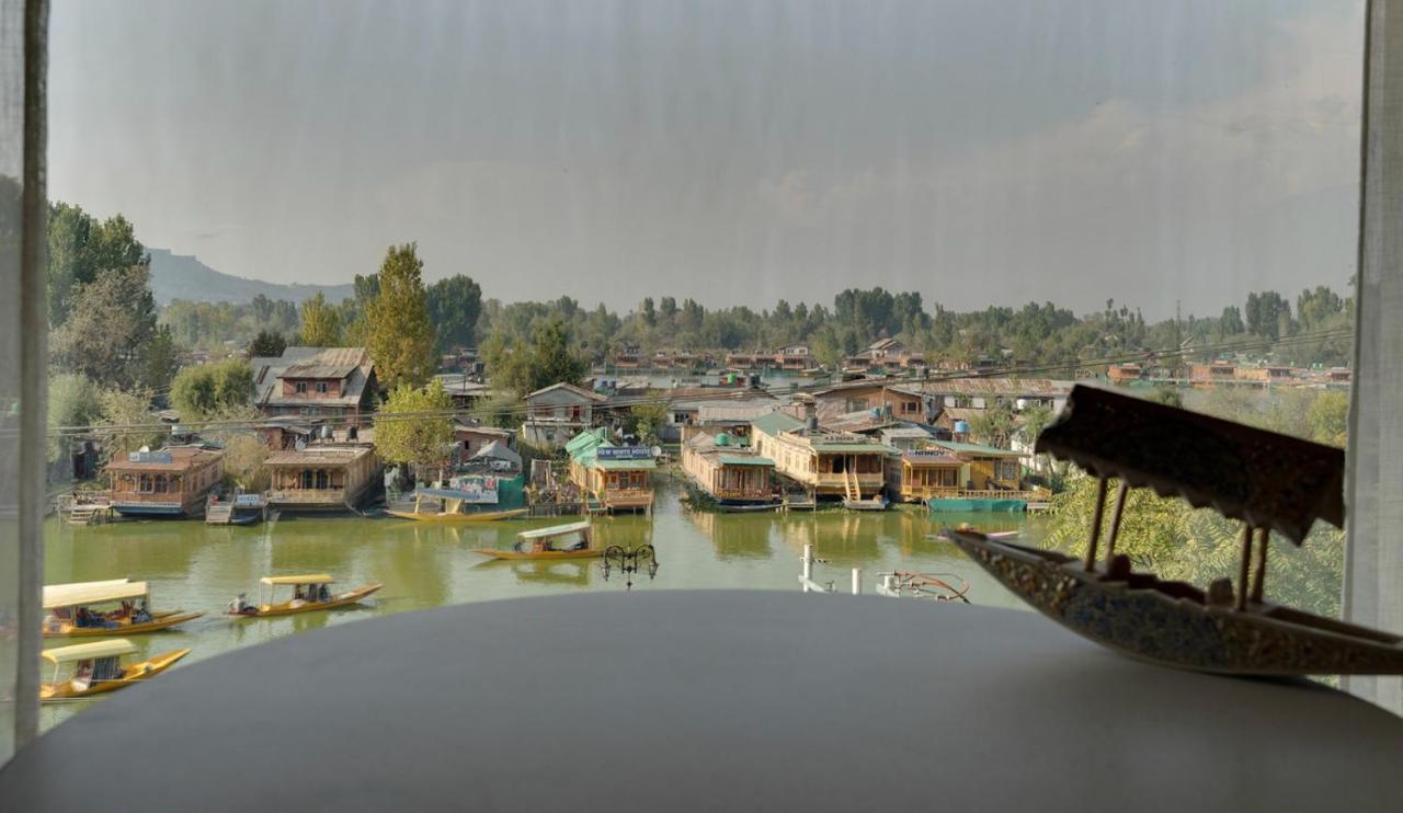 Hotel 11 Boulevard Srinagar  Exterior photo