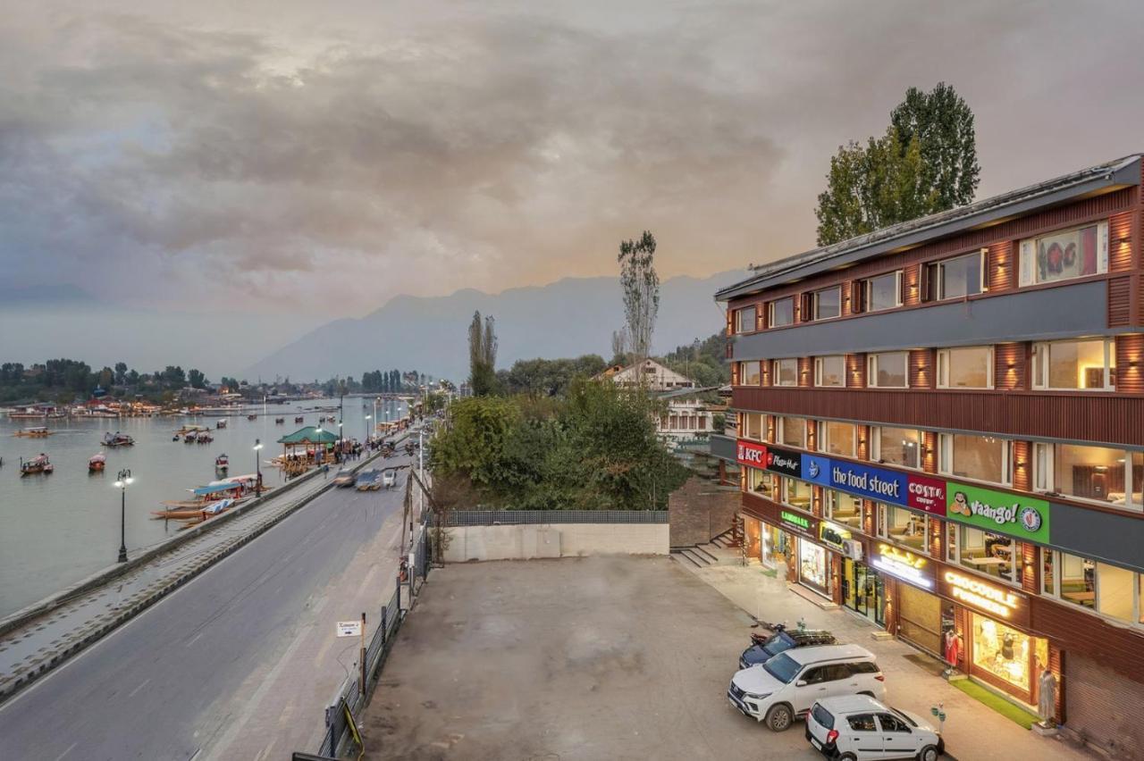 Hotel 11 Boulevard Srinagar  Exterior photo
